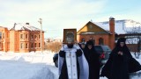 Сегодня в монастырь из Самары была привезена для поклонения верующим икона Архистратига Михаила.