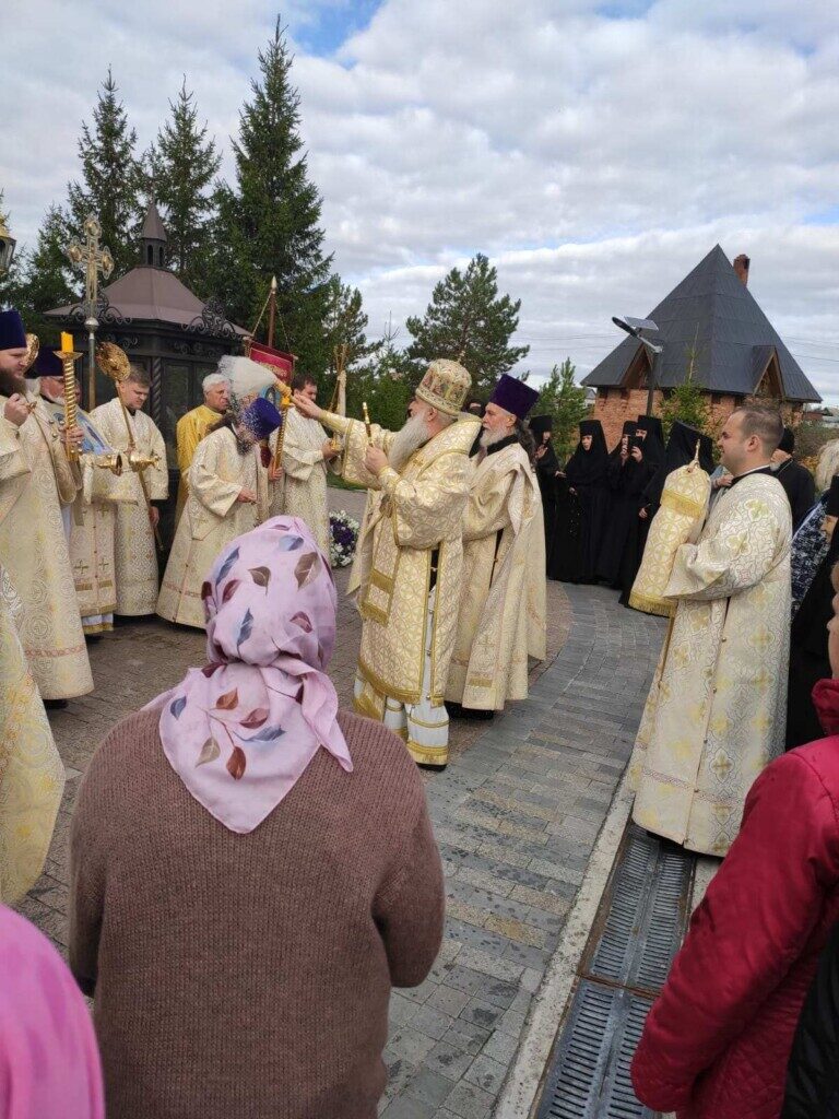 МИТРОПОЛИТ СИМБИРСКИЙ И НОВОСПАССКИЙ ЛОНГИН СОВЕРШИЛ БОЖЕСТВЕННУЮ ЛИТУРГИЮ  В ЖЕНСКОМ МОНАСТЫРЕ АРХАНГЕЛА МИХАИЛА С. КОМАРОВКА -