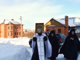 Сегодня в монастырь из Самары была привезена для поклонения верующим икона Архистратига Михаила.