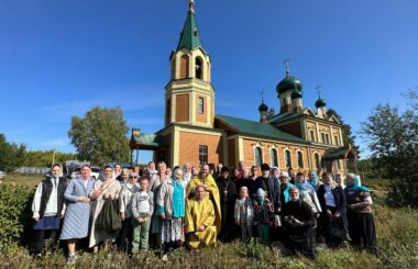 Внимание! 14 августа в селе Аксаково Майнского района, в Троицком храме скита женского монастыря Архангела Михаила состоится Богослужение. Начало в 9.00.