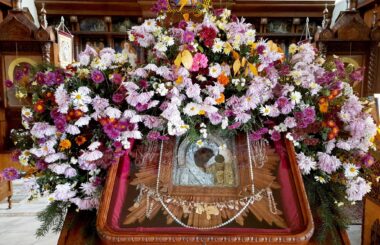 4 ноября, в день празднования иконы Пресвятой Богородицы «Казанская»