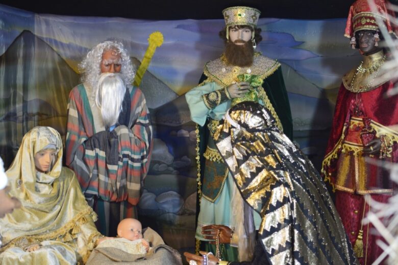 Начало праздничного Богослужения в честь Рождества Христова 23.00, исповедь в 21.30.